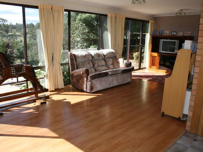 Devon Hills TAS 7300