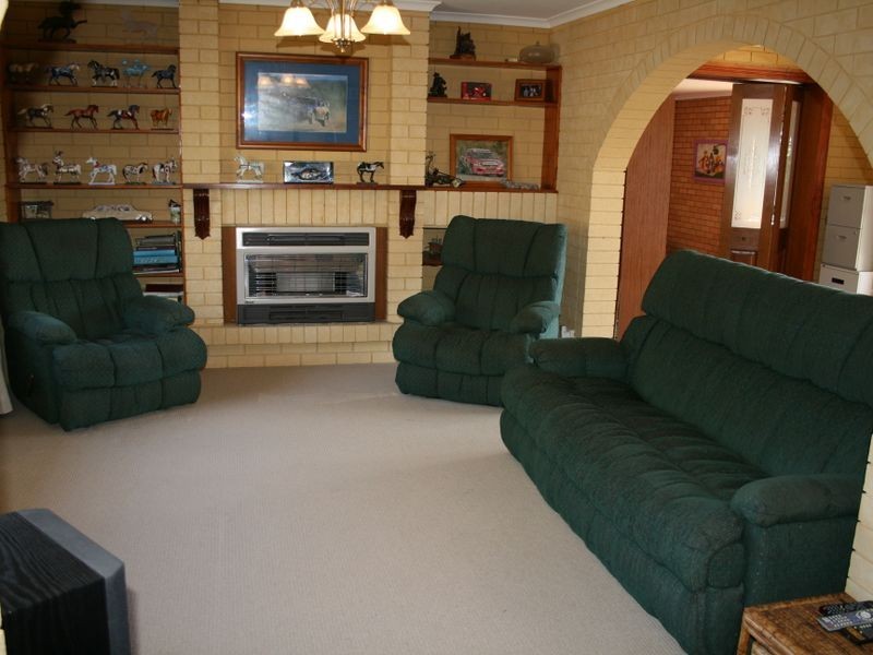 Devon Hills TAS 7300