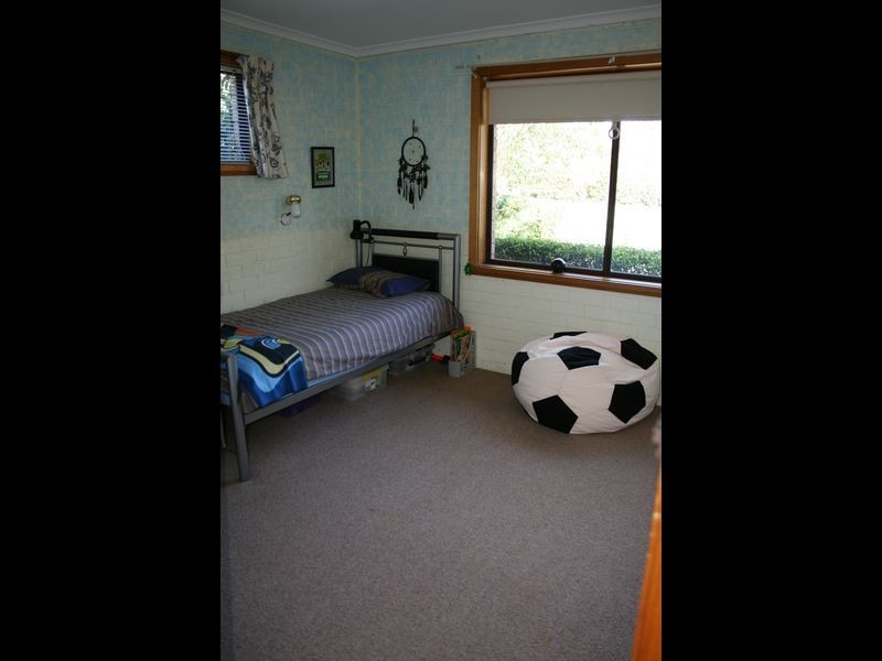 Devon Hills TAS 7300