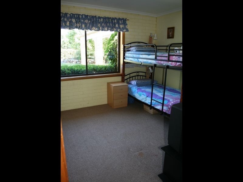 Devon Hills TAS 7300