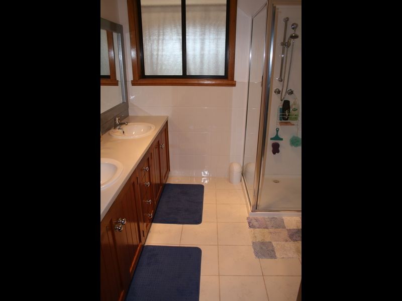 Devon Hills TAS 7300