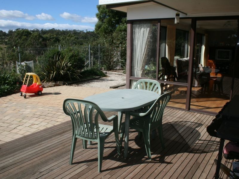 Devon Hills TAS 7300