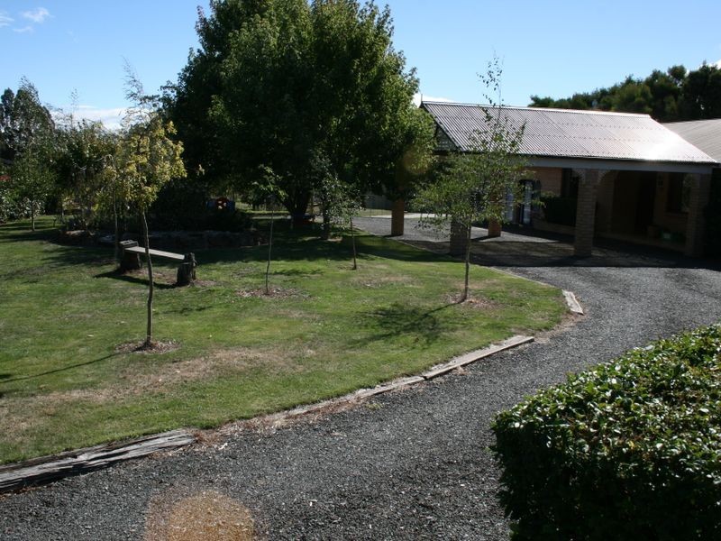 Devon Hills TAS 7300