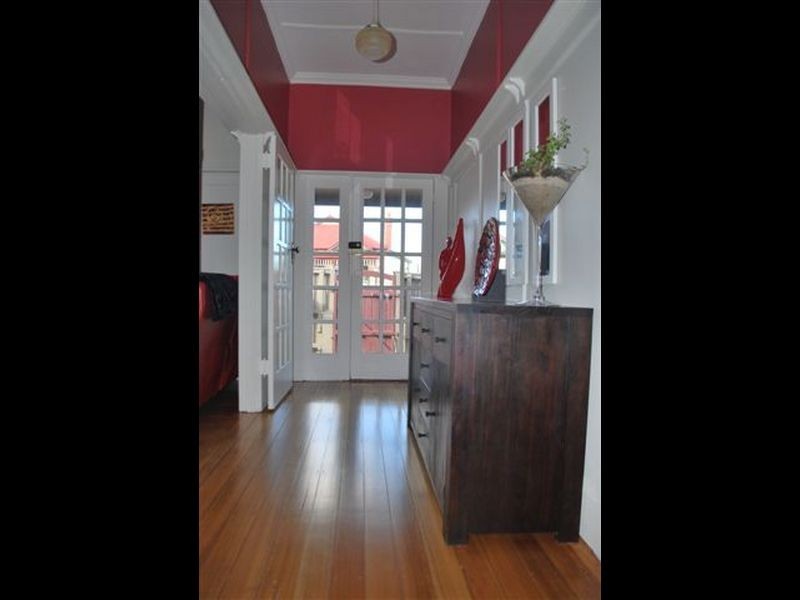 Newstead TAS 7250