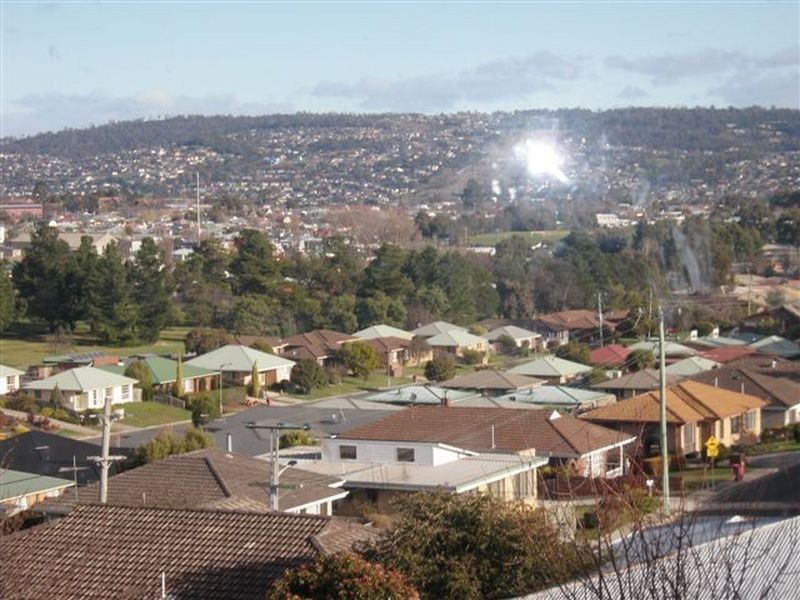 12 Crandon Crescent, Newnham TAS 7248