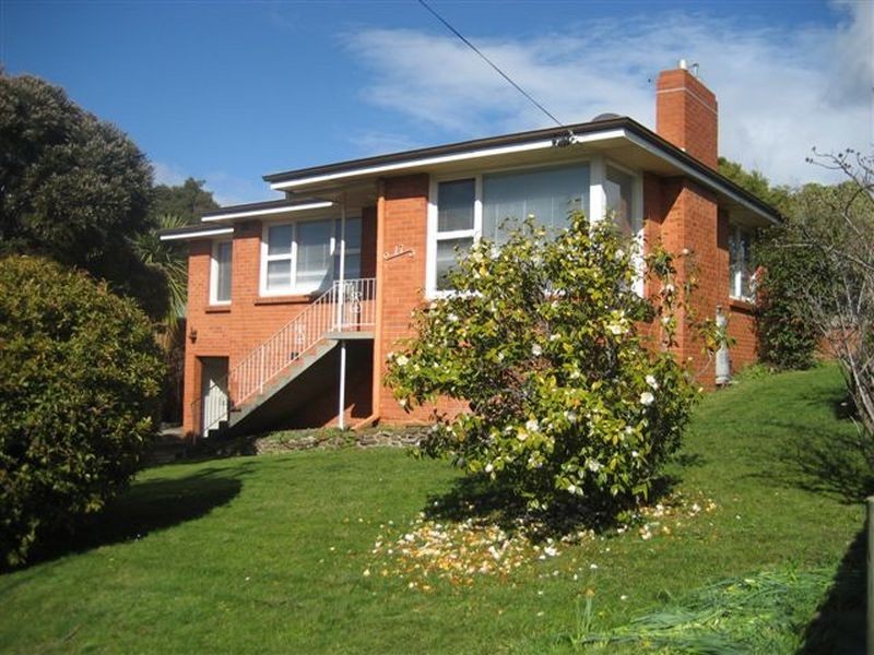 17 Meadowbank Road, Newnham TAS 7248