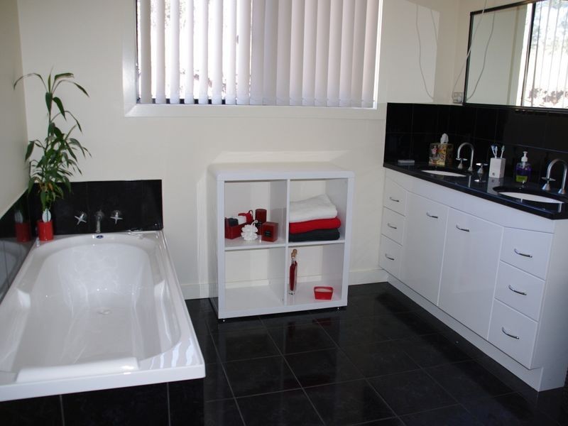 4 Collins Street, Perth TAS 7300