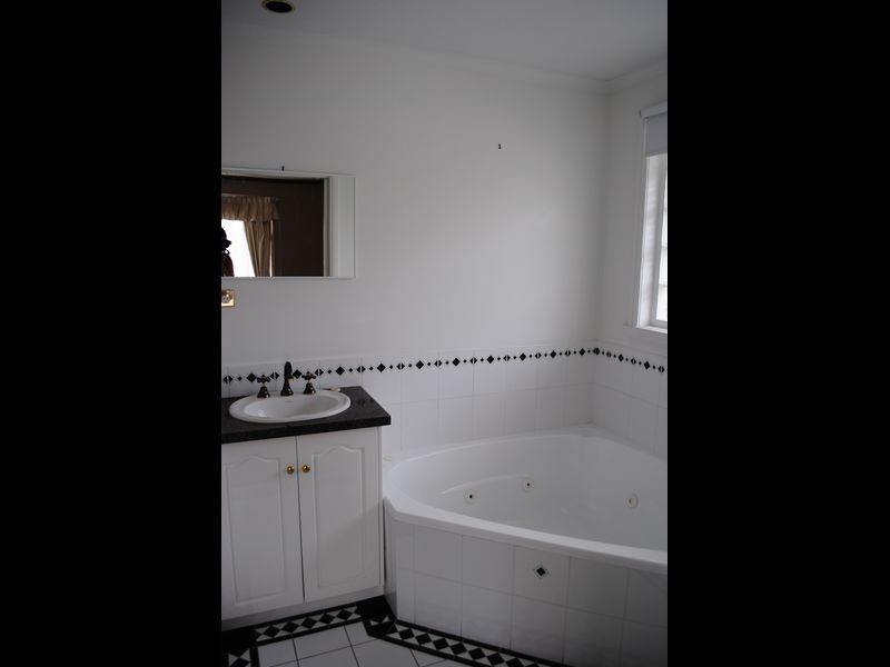 13 Goya Road, Newnham TAS 7248