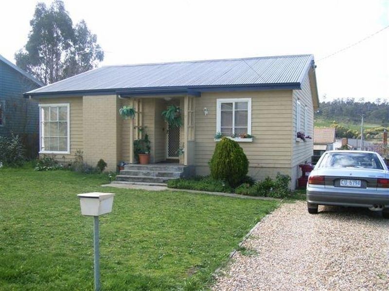 17 Sturt Crescent, Mayfield TAS 7248