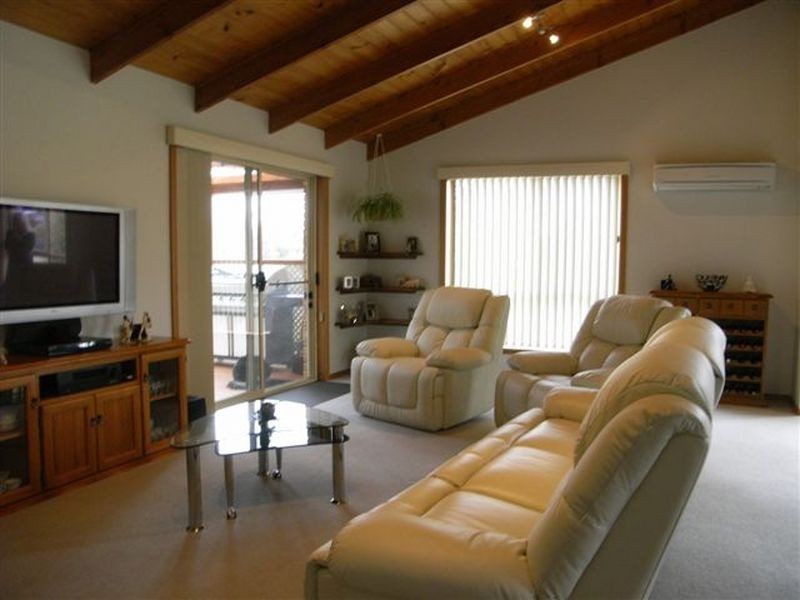 1 Kitchener Avenue, Beauty Point TAS 7270