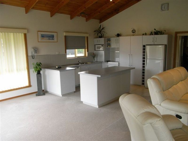1 Kitchener Avenue, Beauty Point TAS 7270
