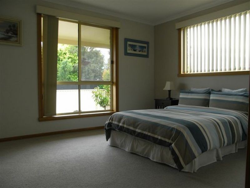 1 Kitchener Avenue, Beauty Point TAS 7270