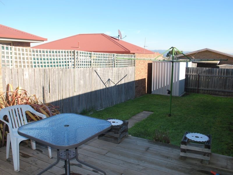 1/16 Bishops Drive, Newnham TAS 7248