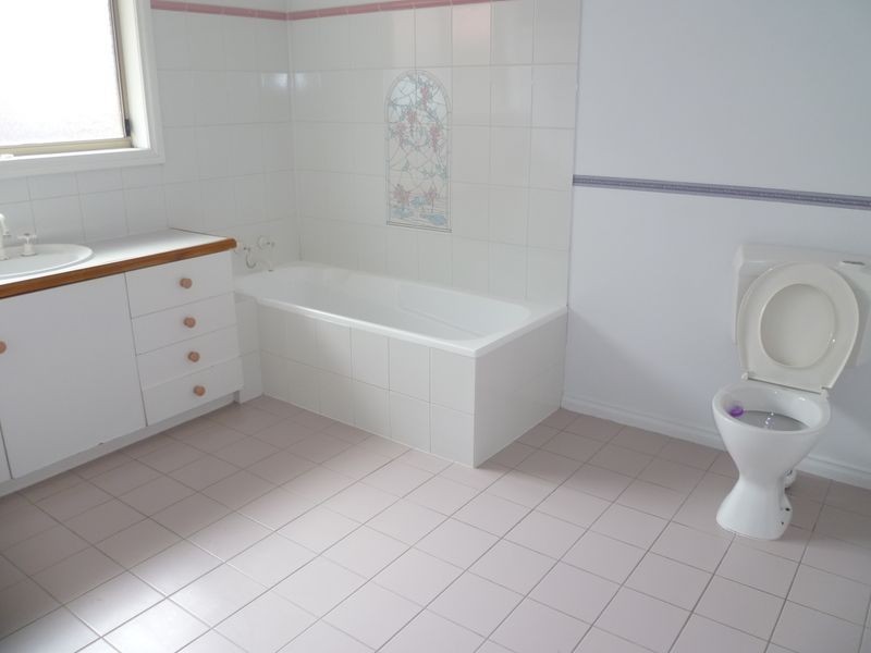 1/4 Rogers Retreat, Newnham TAS 7248