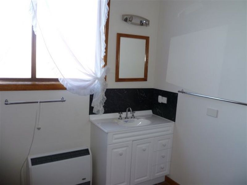 2/253 Penquite Road, Norwood TAS 7250