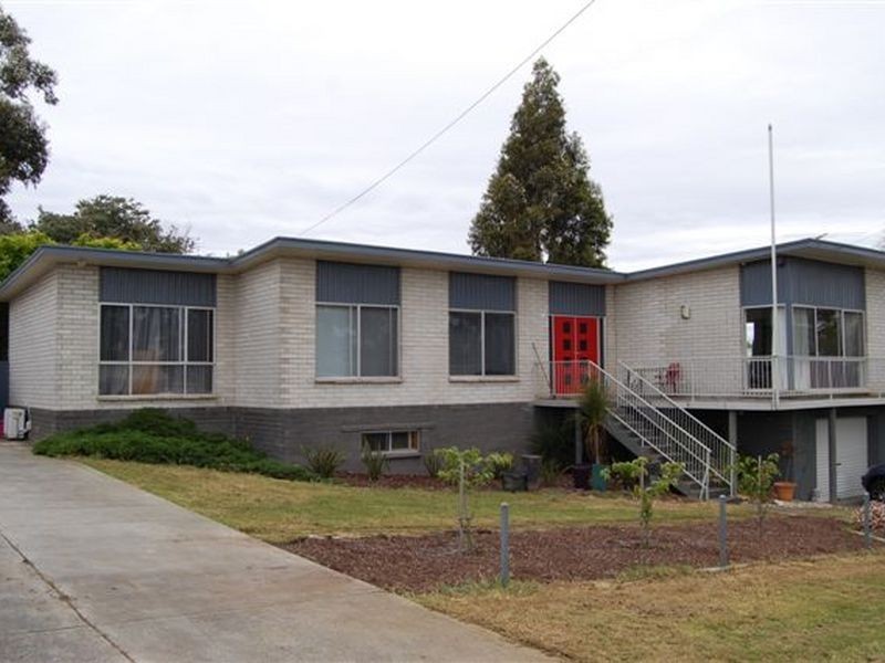 13 Woodland Grove, Newnham TAS 7248