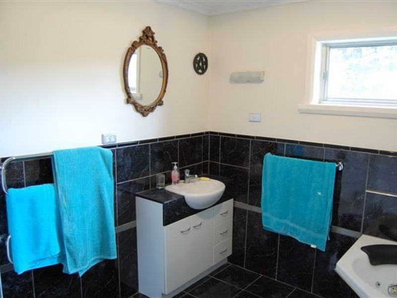 13 Woodland Grove, Newnham TAS 7248