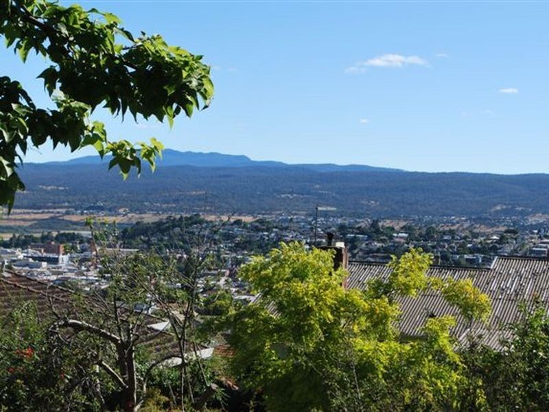 8 Alexander Avenue, West Launceston TAS 7250