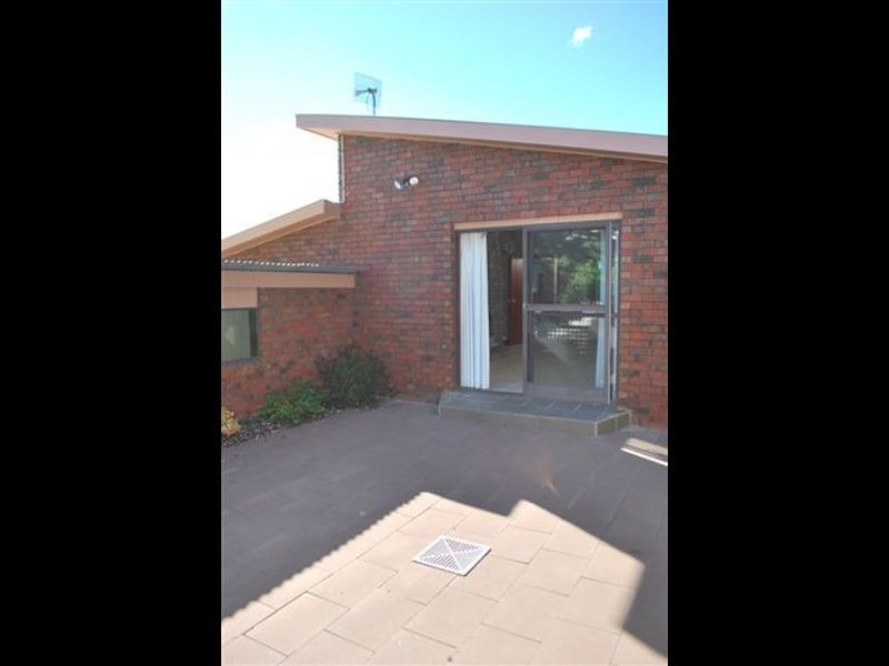 8 Alexander Avenue, West Launceston TAS 7250