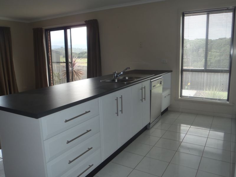 2/17 Henry Grove (off Fulton St), Legana TAS 7277