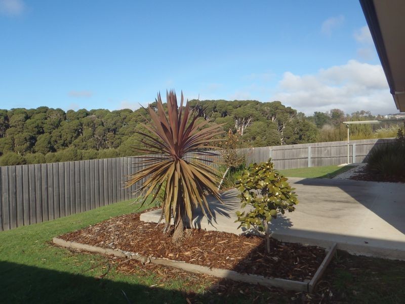 2/17 Henry Grove (off Fulton St), Legana TAS 7277