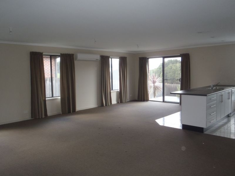 2/17 Henry Grove (off Fulton St), Legana TAS 7277