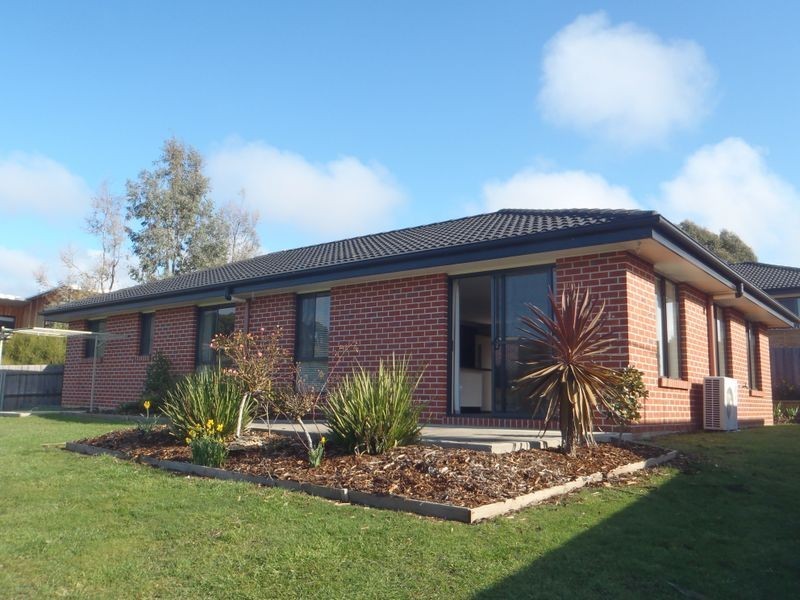 2/17 Henry Grove (off Fulton St), Legana TAS 7277