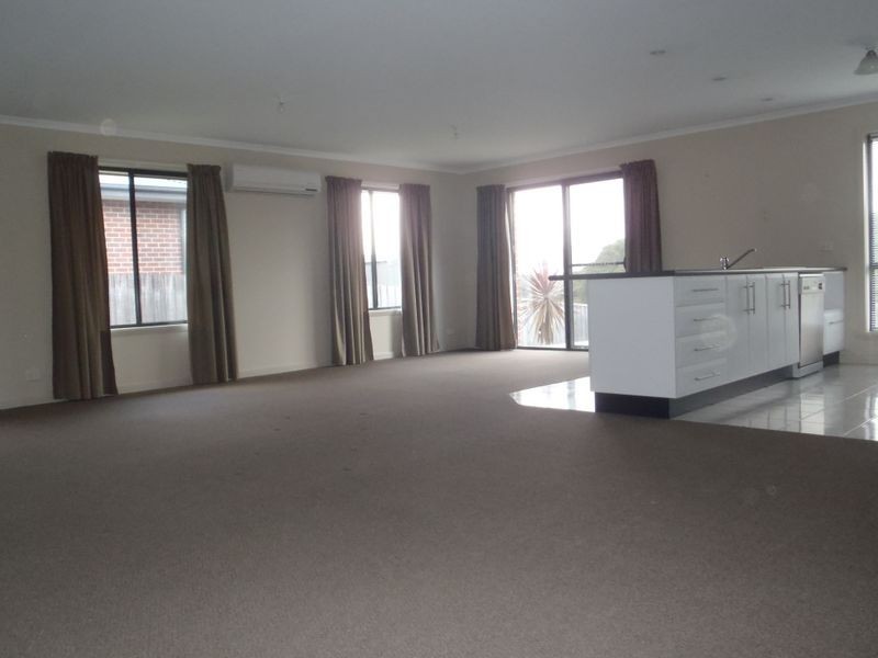 2/17 Henry Grove (off Fulton St), Legana TAS 7277