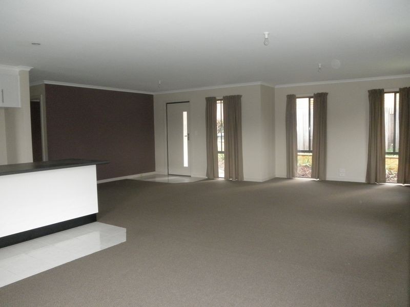 2/17 Henry Grove (off Fulton St), Legana TAS 7277