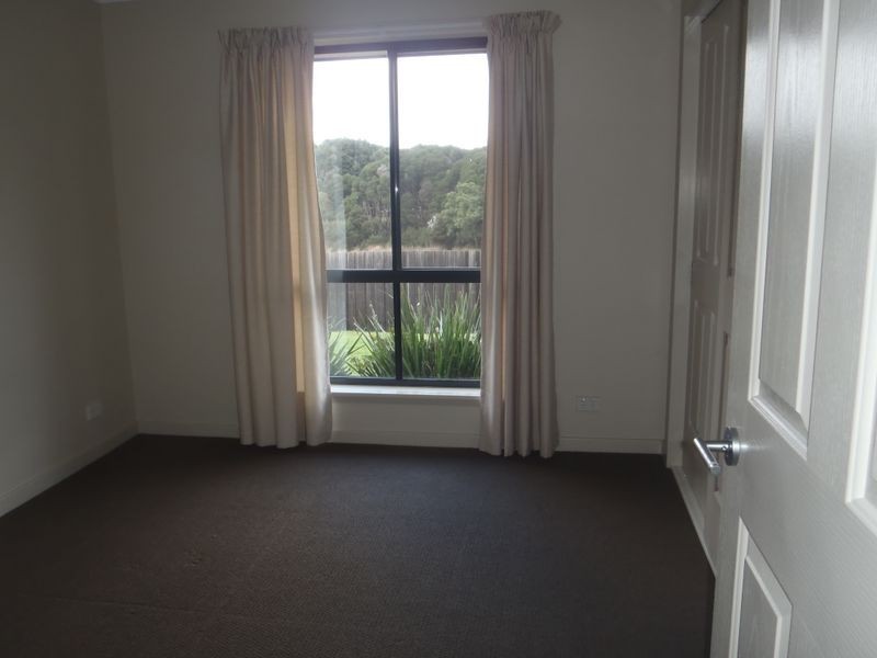 2/17 Henry Grove (off Fulton St), Legana TAS 7277