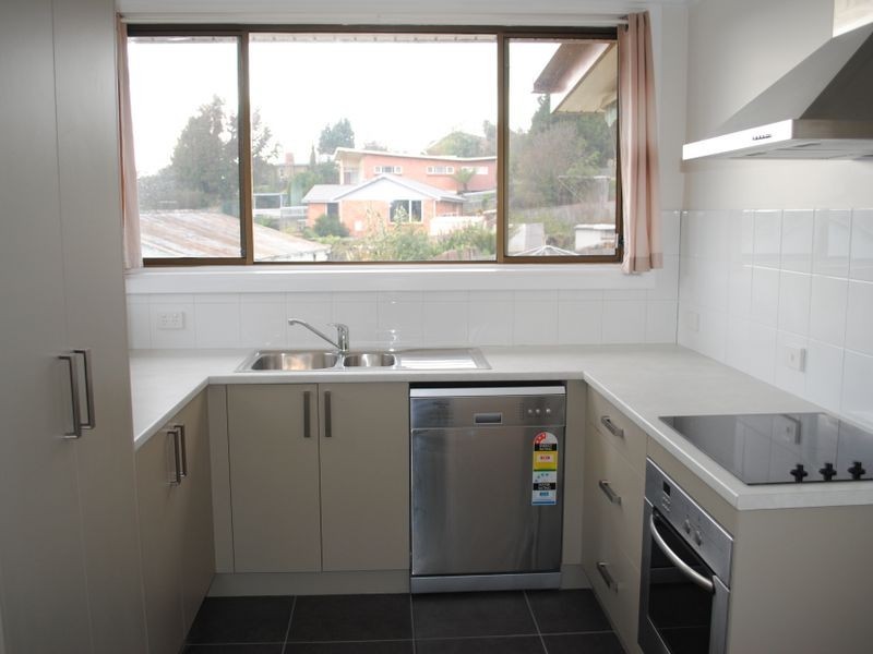 8 Pitt Avenue, Trevallyn TAS 7250
