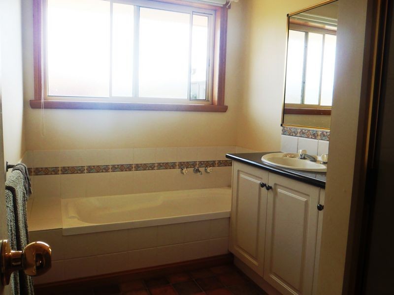 10 Comice Place, Newnham TAS 7248