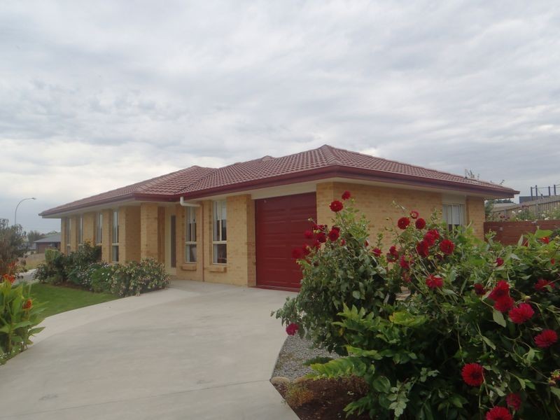 12 Dafnis Drive, Newnham TAS 7248