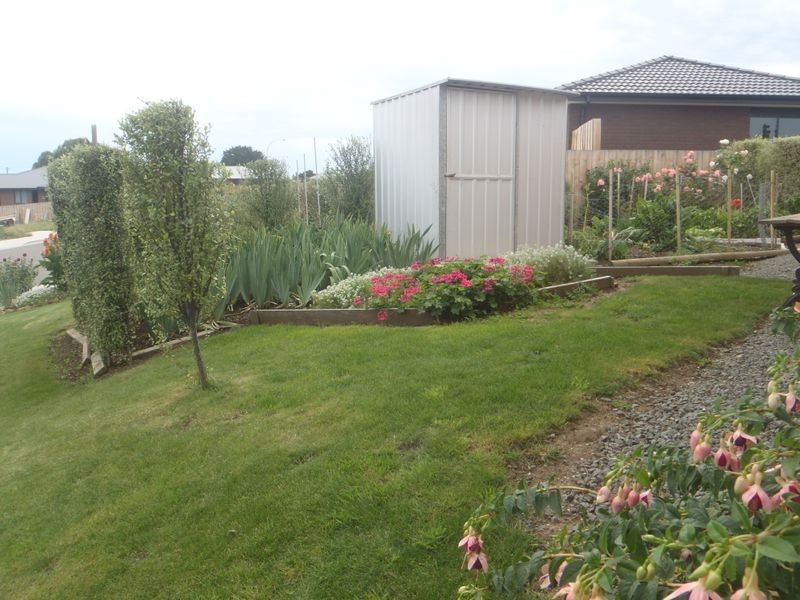 12 Dafnis Drive, Newnham TAS 7248