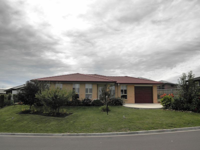 12 Dafnis Drive, Newnham TAS 7248