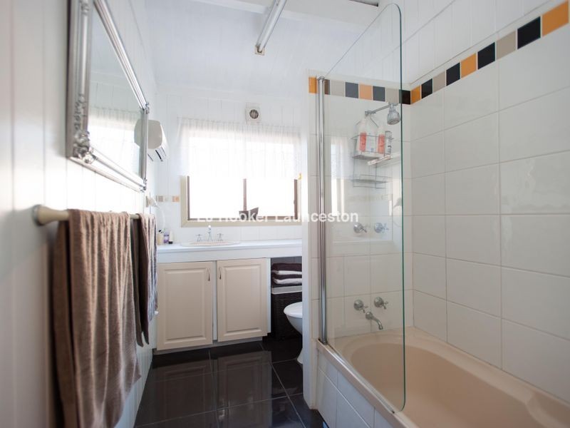 13 Teal Court, Newnham TAS 7248