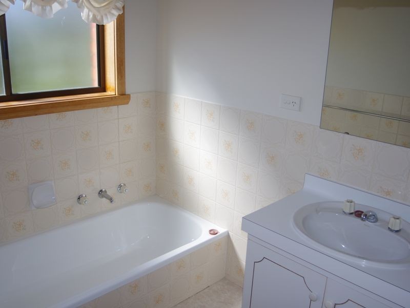 2/27 Hilton Place, Norwood TAS 7250