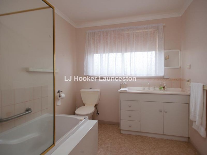 Unit 1/12 Belmont Court, Newnham TAS 7248