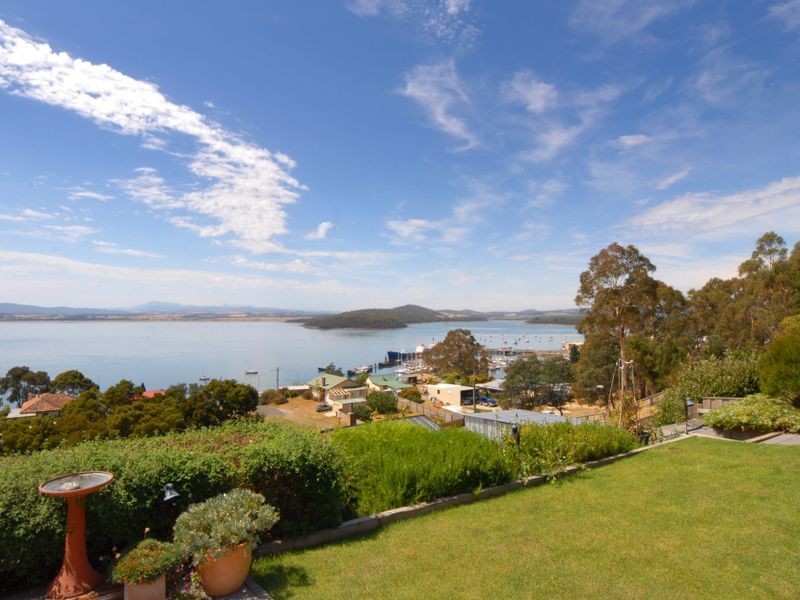 144 Oxford Street, Beauty Point TAS 7270