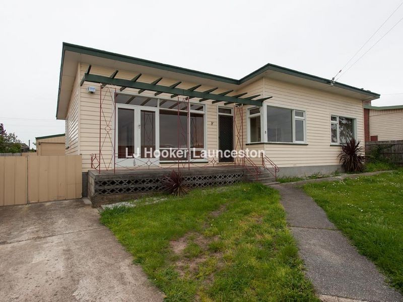 8 Cornwall Crescent, Newnham TAS 7248