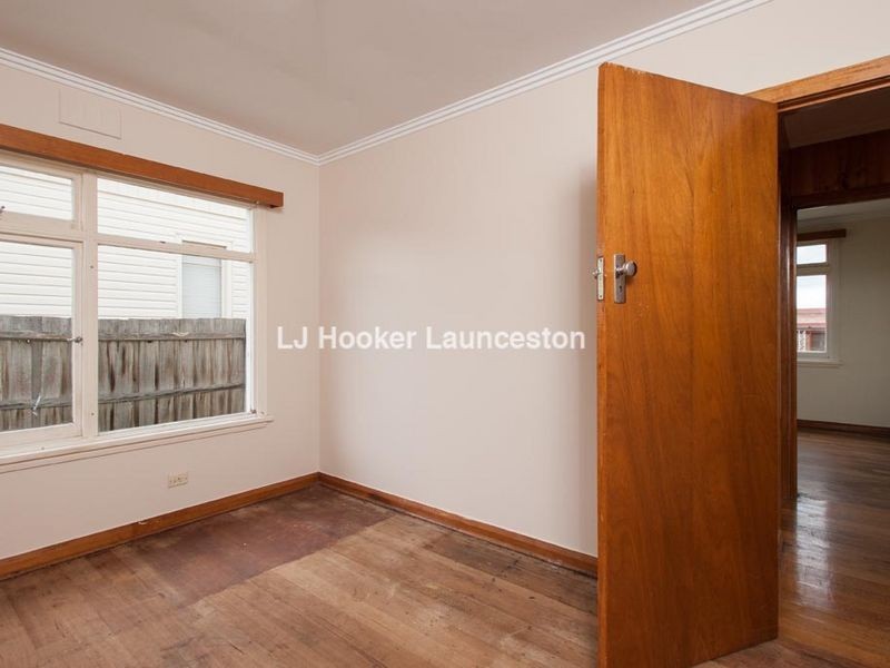 8 Cornwall Crescent, Newnham TAS 7248