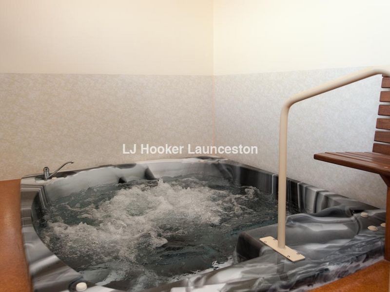 10 Sculthorpe Place, Norwood TAS 7250