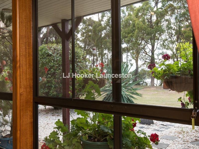 586 Greens Beach Road, York Town TAS 7270