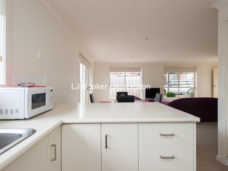 2/3 Bethune Place, Newnham TAS 7248