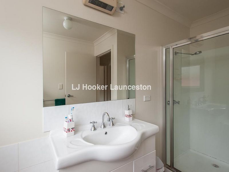 2/3 Bethune Place, Newnham TAS 7248