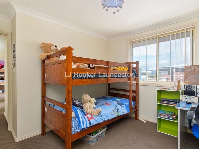 19 Dafnis Drive, Newnham TAS 7248