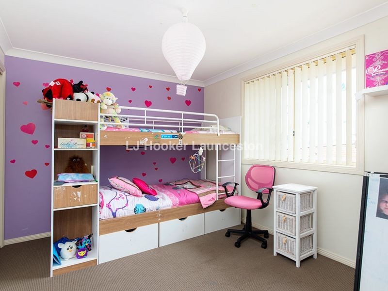 19 Dafnis Drive, Newnham TAS 7248