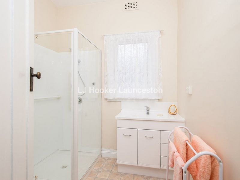 8 Pine Avenue, Newstead TAS 7250