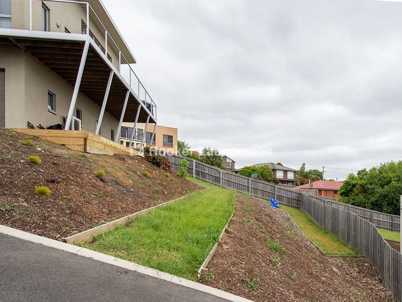 1/7-9 Monet Place, Newnham TAS 7248