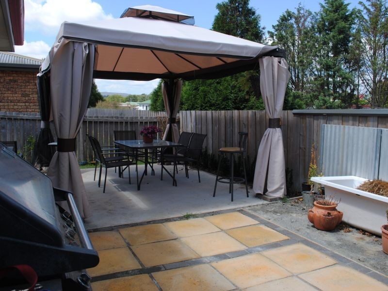 1/2 Newnham Close, Newnham TAS 7248